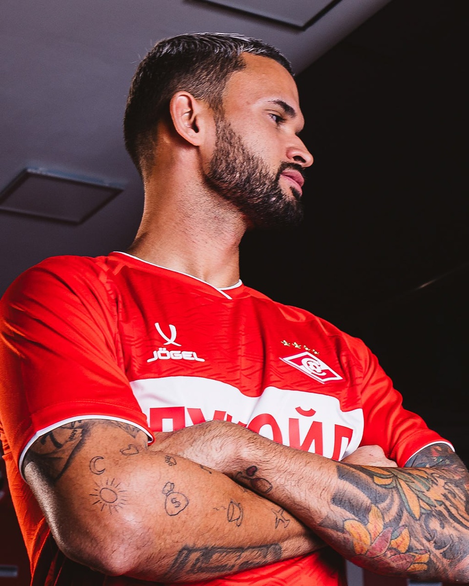 «Спартак» согласовал с испанским «Бетисом» условия перехода нападающего Виллиана Жозе. Контракт бразильца с красно-белыми рассчитан на 2 года.