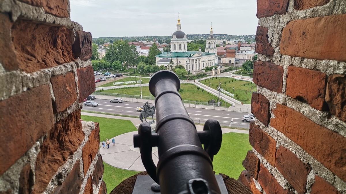 Вид на город со стен Коломенского кремля.