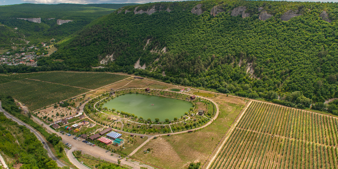 Озеро Любви и скалы Кара-Кобалар, с.Танковое.