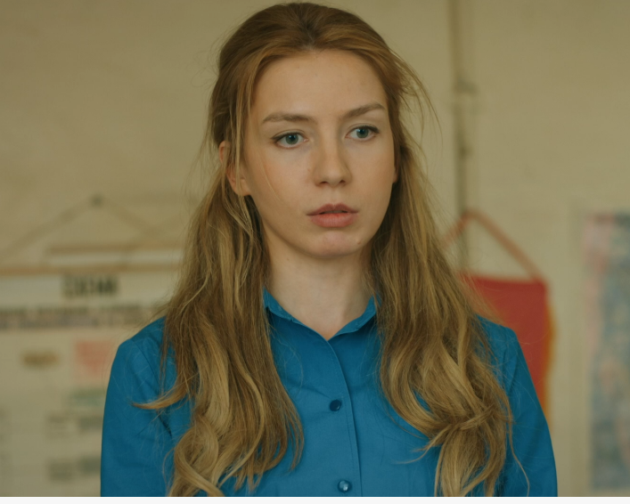 Маша. Кадр из сериала "Лимитчицы"