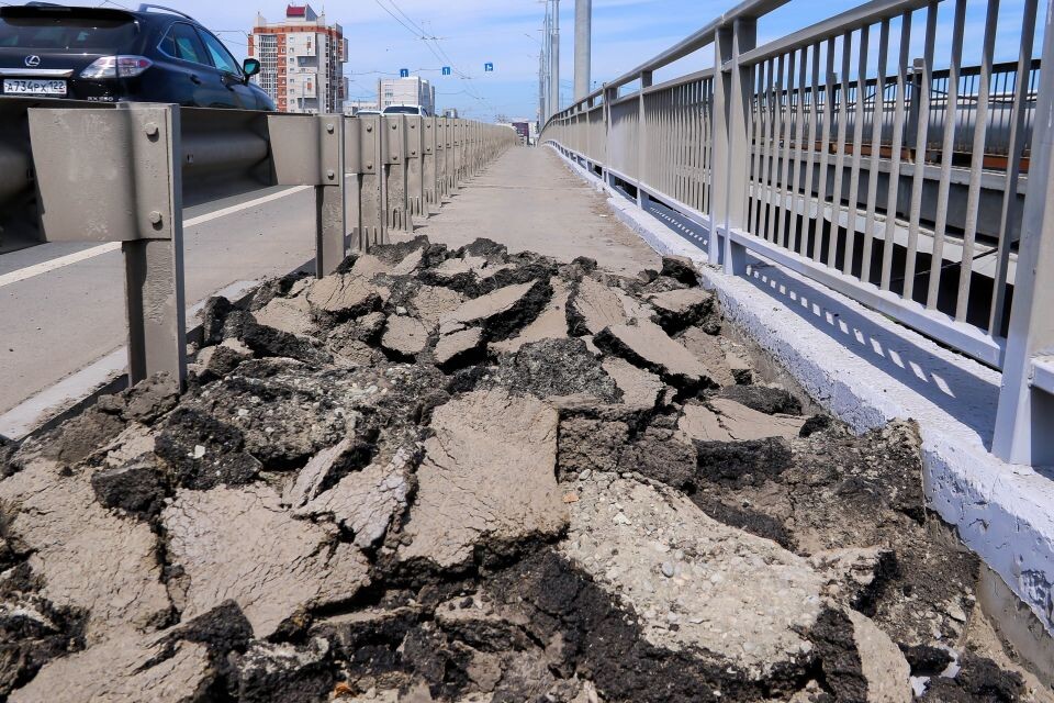    Мост на проспекте Ленина за неделю до завершения благоустройства. Источник: Виталий Барабаш