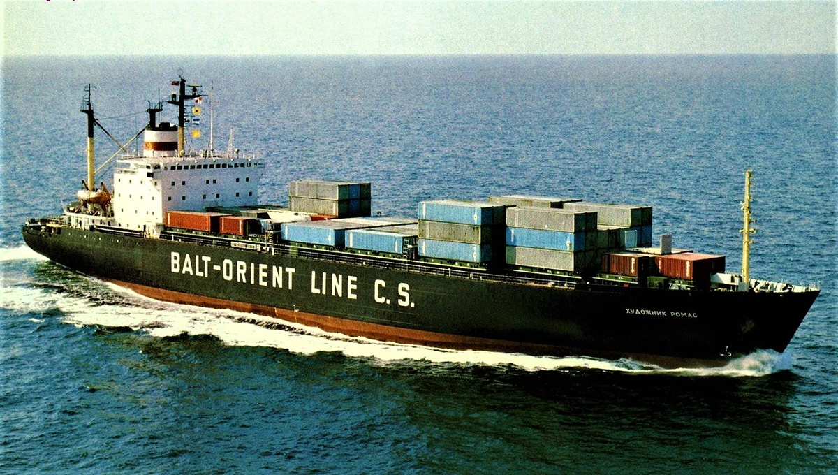 1. т/х "Художник Ромас"