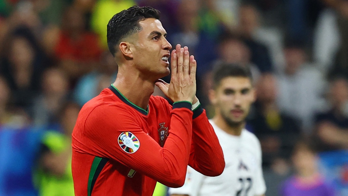    Криштиану Роналду мог стать антигероем Евро, но его сборную спас вратарь. Фото: REUTERS