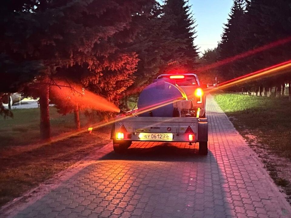    Обработка территорий от комаров. Источник: Пресс-центр городской администрации