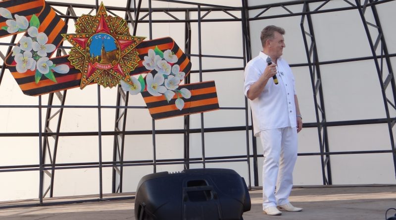 В Хвалынске состоялся концерт Александра Кирьянова. С авторской программой «Zа праVду» он совершит большой гастрольный тур по населённым пун