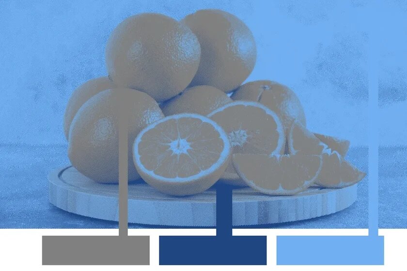 На развлекательном портале Reddit стала популярна новая оптическая иллюзия. На картинке изображена горка из апельсинов. Фрукты расположены на деревянной доске.-2
