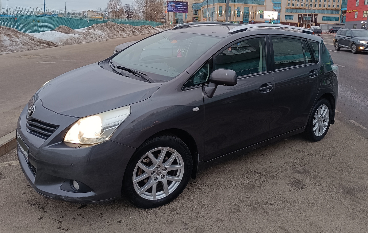 Два задних центральных парктроников приказали долго жить.