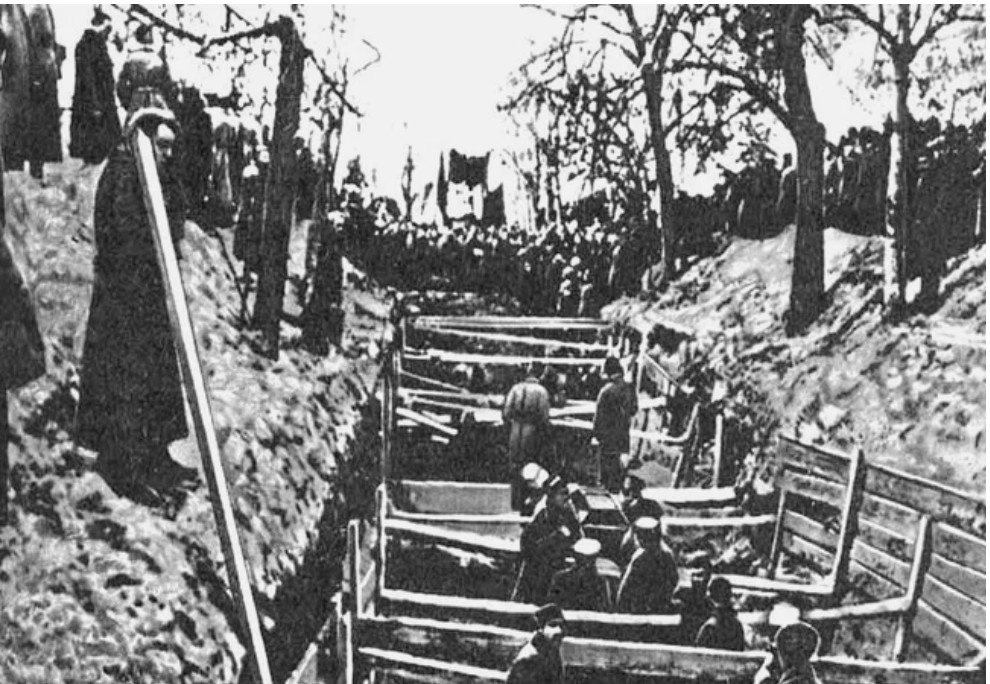 Захоронение погибших в восстании в ноябре 1917. Фото с сайта Russo-travel 