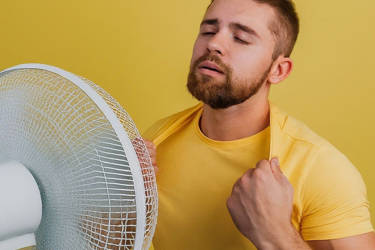     Лайфхак от жары: как превратить вентилятор в кондиционер за 5 минут из подручных средств?