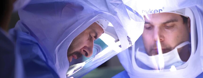 Определение:

Роботизированная хирургия использует программируемые устройства для выполнения хирургических задач с высокой точностью и минимальной инвазивностью.