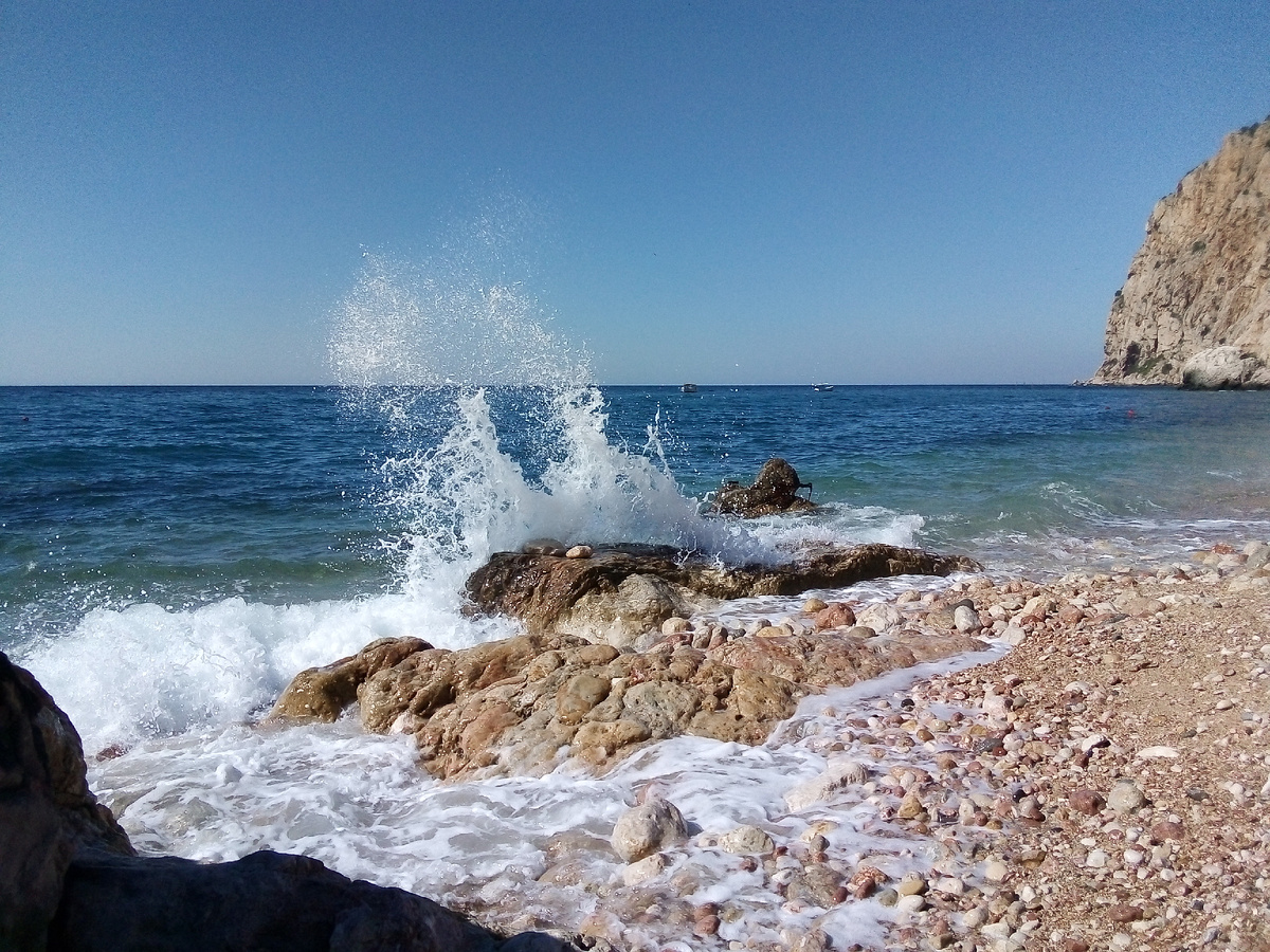 Фото автора. Балаклава, пляж Васили