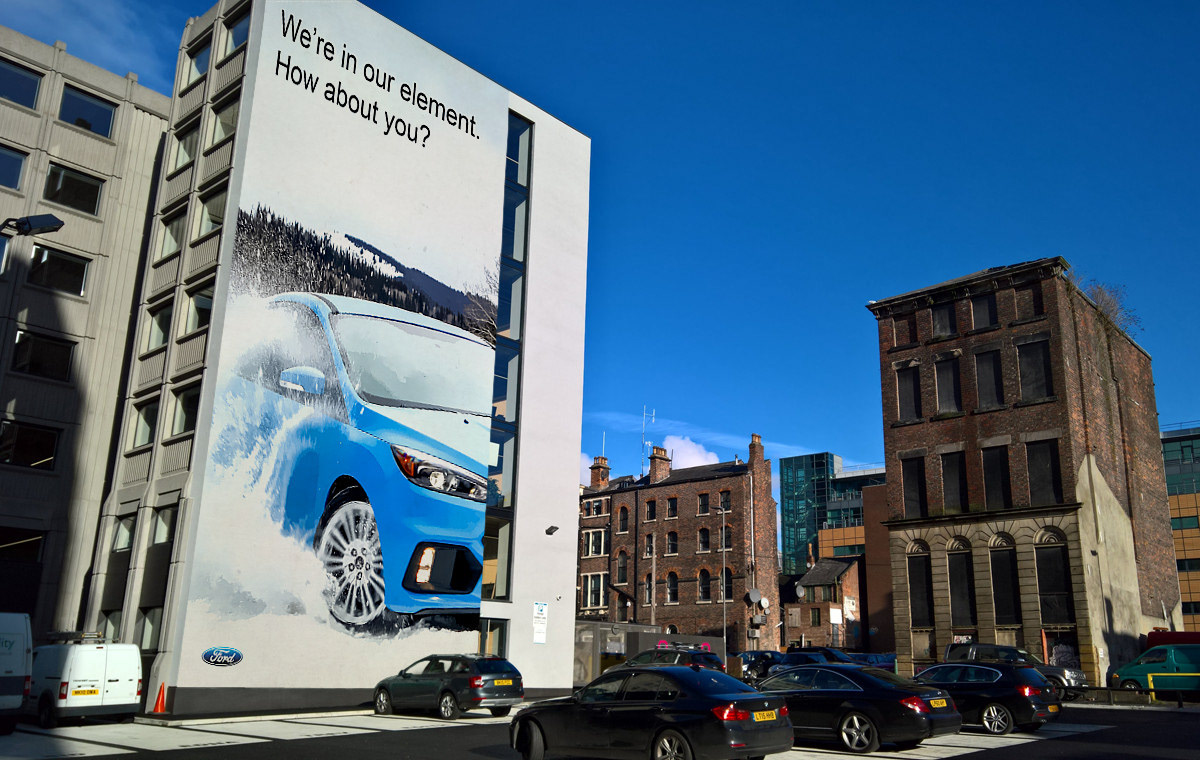 "На этой рекламе автомобиль настолько в своей стихии, что оставляет за собой только сугробы и улыбки!" 