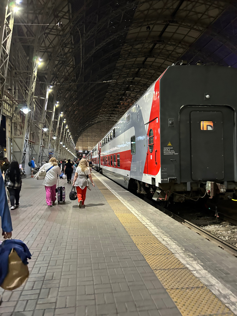 Главное чтобы без нас не уехал...