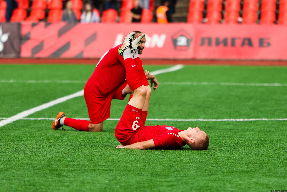 ФК «Луки-Энергия» уступил лидеру дивизиона. Фото: Елена Костюкович