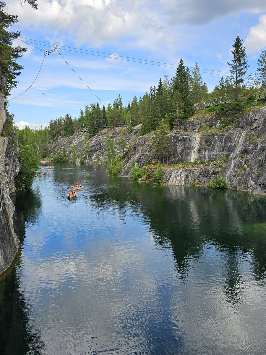 Сам по себе парк тоже очень красивый, даже просто погулять тут уже приятно