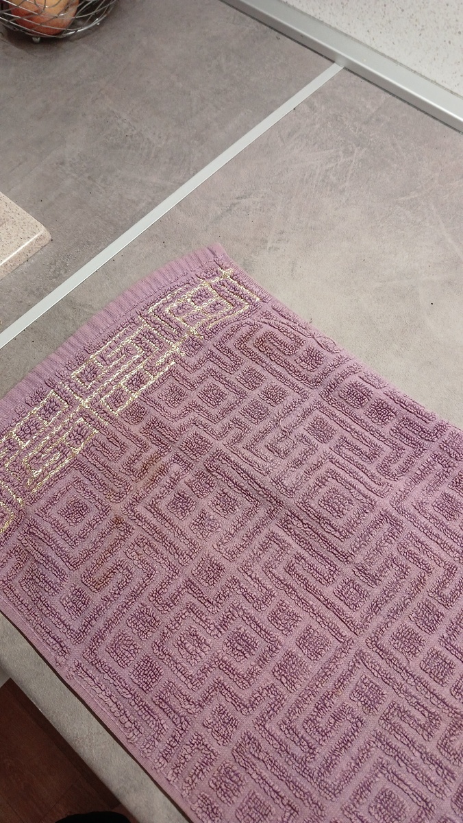 Первым делом я увидела полотенце чётко цвета моей кухни и оставила его себе))) Фото автора