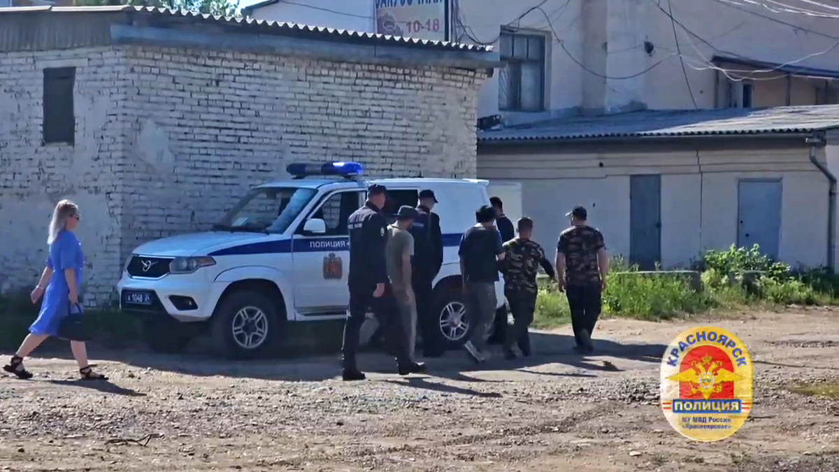     Красноярская полиция регулярно проводит рейды по предприятиям, где работоют мигранты из ближнего зарубежья