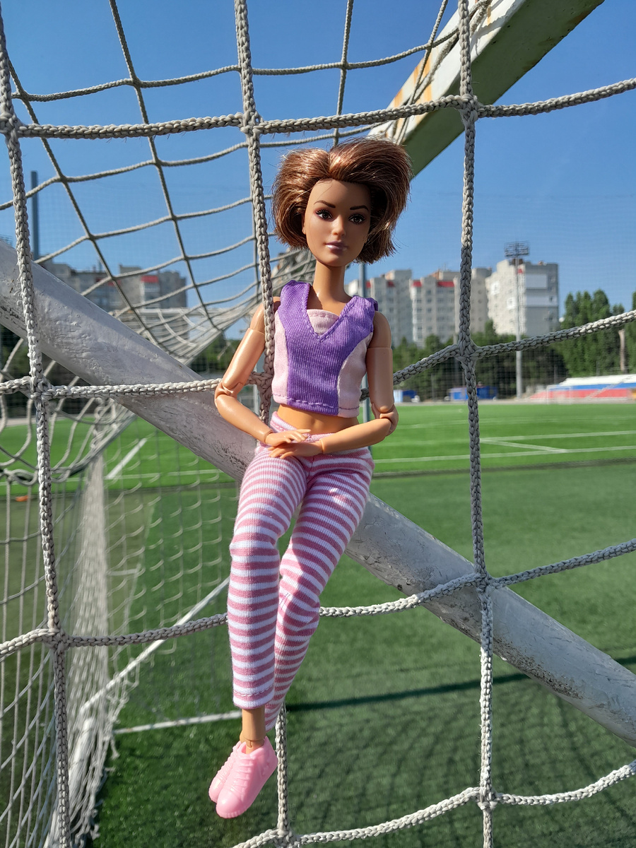 Бегать? Вот ещё, мне и тут неплохо)