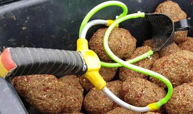 Фото сайта: https://ulovmesto.ru/wp-content/gallery/snasti-udochka-rogatka/Prikormochnye-shary.JPG