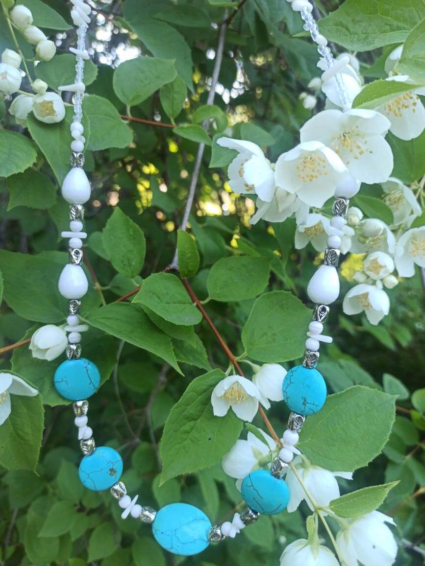 Бусы белый коралл, бирюза, белый агат