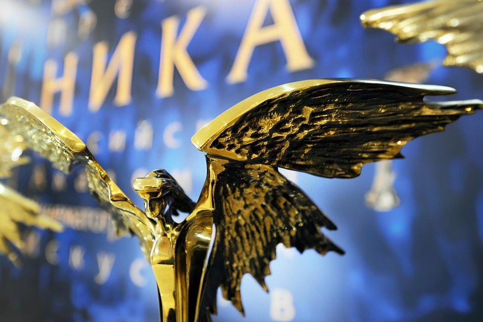 На церемонии отметили лауреатов за 2022 и 2023 годы «Ника» — российская кинематографическая премия. Вручается за российские фильмы, вышедшие в прокат в год, предшествующий церемонии награждения.