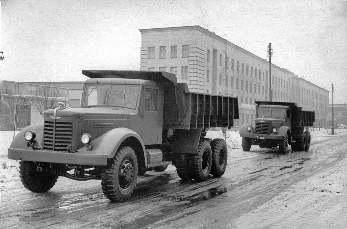 ЯАЗ-200, впервые запущенный в производство в 1947 году, стал одним из первых серийных грузовиков, выпущенных в послевоенном СССР.