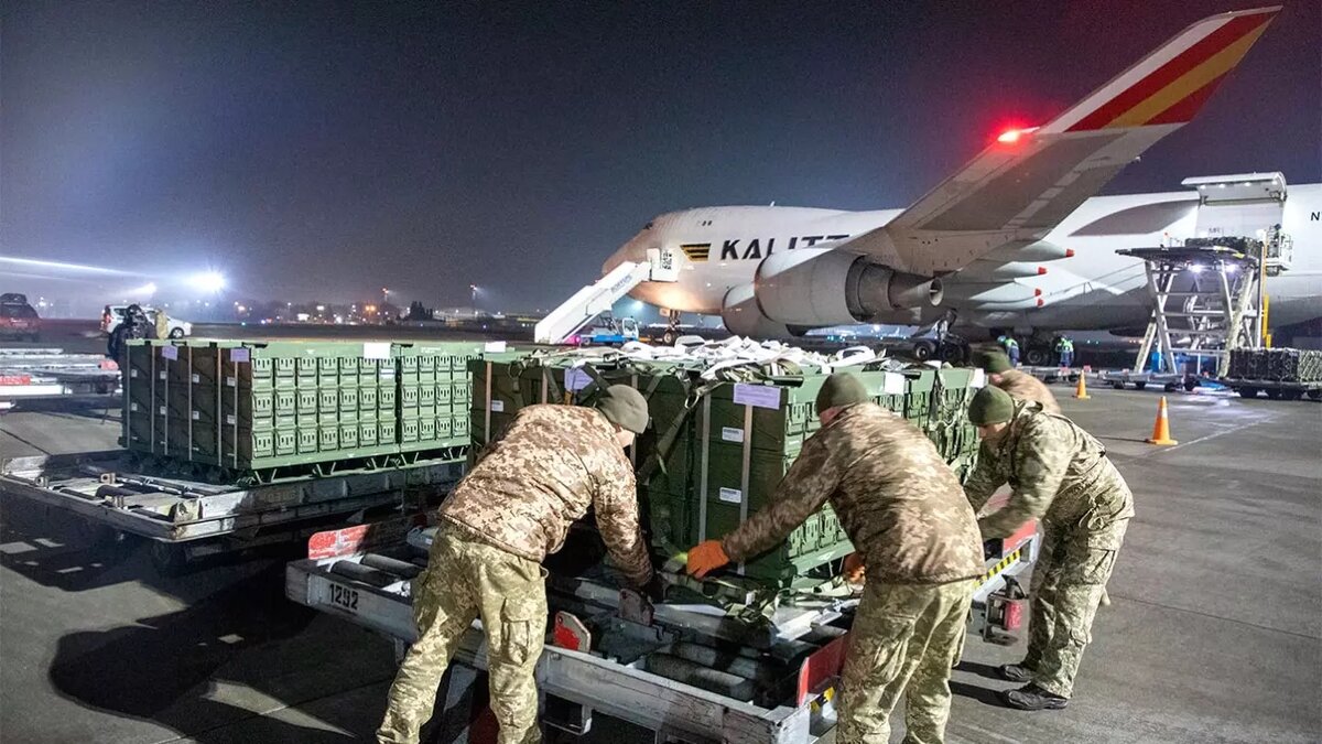 Теперь всю военную помощь Киеву будет координировать именно НАТО, а не США. Фото: politforums.net