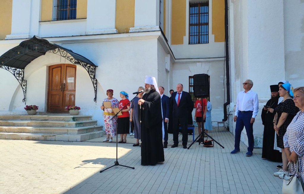В Старицком монастыре вспоминали патриарха и напутствовали выпускников