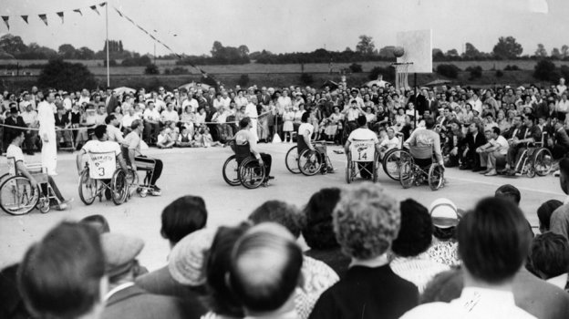 1955 год. Соревнования по баскетболу на Паралимпийских играх. Фото Getty Images