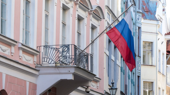    РФ требует от Эстонии остановить перенос захоронений советских воинов Анастасия Романова