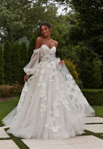 Перед свадьбой у невесты много забот, но самая главная — выбрать «то самое платье». Свадебный сезон в разгаре, поэтому пора разобраться в том, какие платья в тренде в 2024 году.
