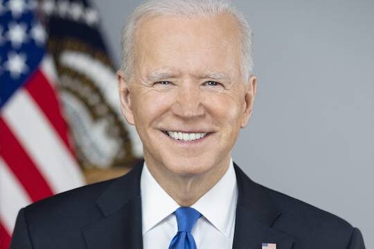    Ведущий BBC удалил пост с призывом к Байдену «убить» Трампа, назвав его шуткой