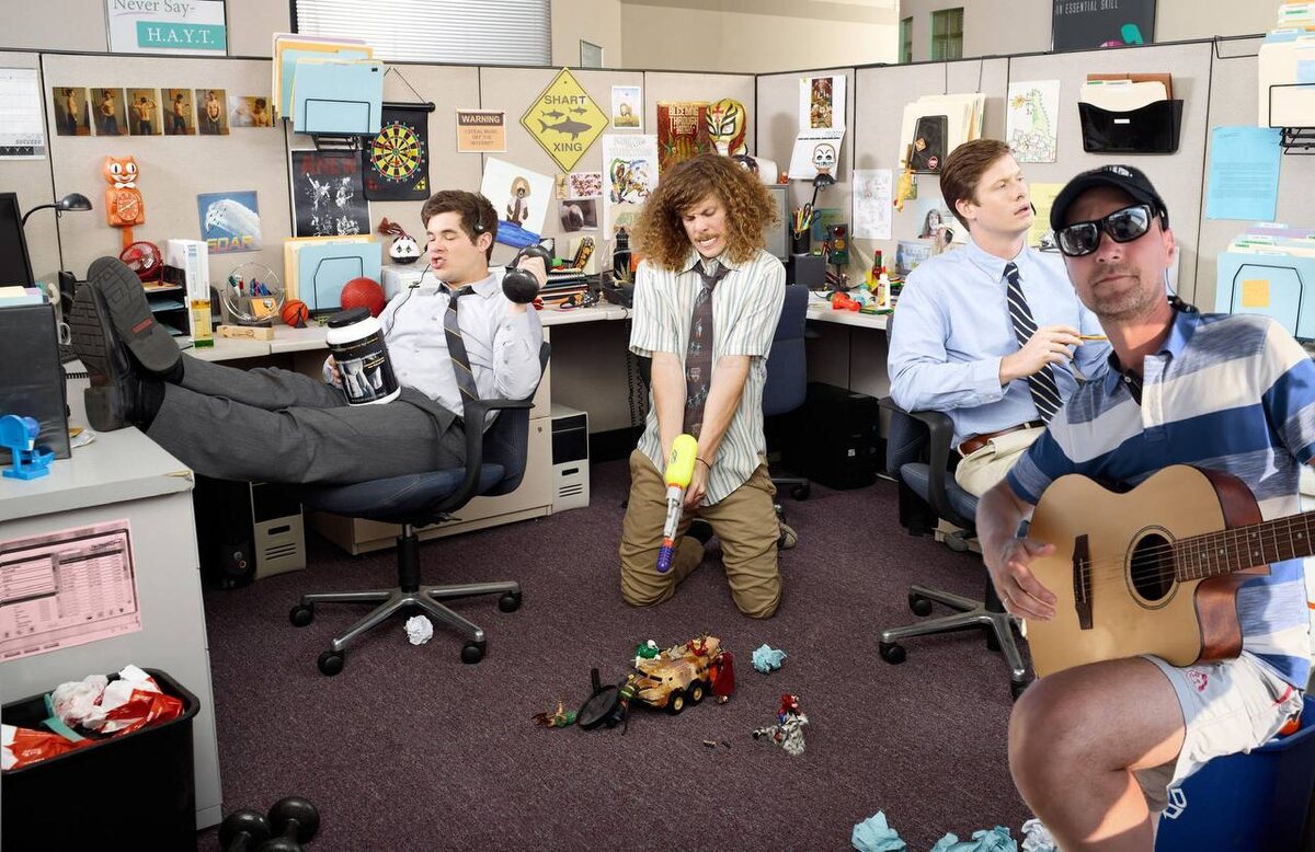 "Вы теряете концентрацию, мысли начинают плыть, и вы хотите постоянно смотреть на часы, а стрелки часов не двигаются. Это часы длительного настоящего. Вы живёте во времени слабых сторон. Где текущий момент растянут до бесконечности. А неприятные ощущения длятся вечно".