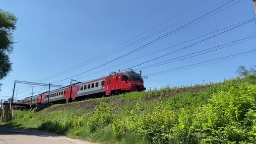 Электропоезд ЭП2Д-0200 на станции Которосль