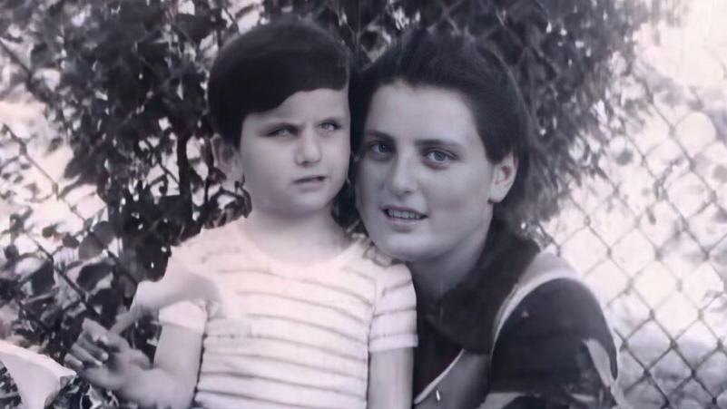 Слепая певица диана гурцкая без очков фото