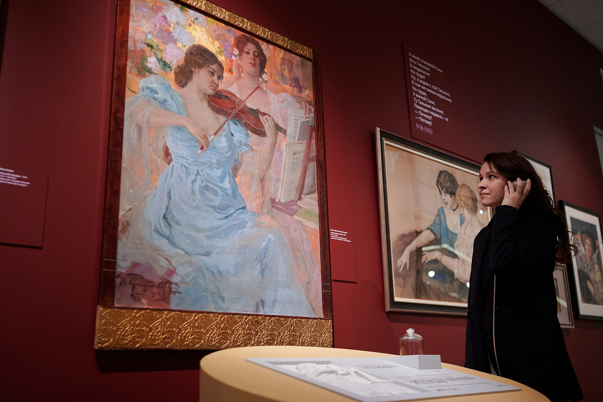    Посетители выставки «Журнал красивой жизни»