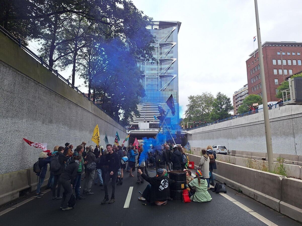    Экоактивисты движения Extinction Rebellion во время акции протеста в Гааге, Нидерланды© Фото : Extinction Rebellion