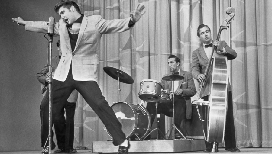 Элвис раздал друзьям много личных вещей перед призывом в армию (Источник: Bettman / Getty Images)