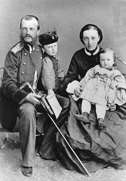 Великий князь Михаил Николаевич с Ольгой Федоровной и старшими детьми.