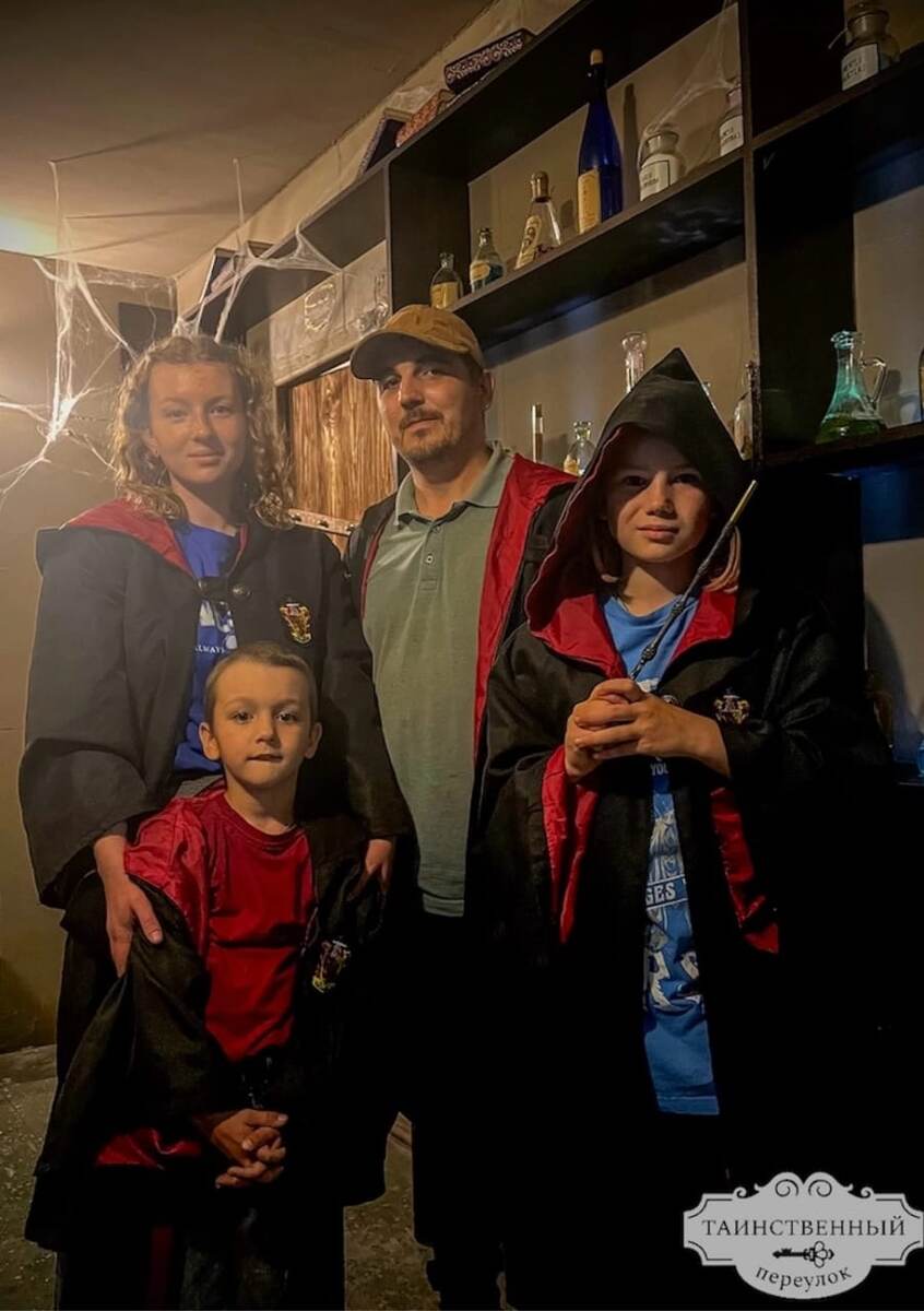 Все в сборе, на квесте Гарри Поттера.