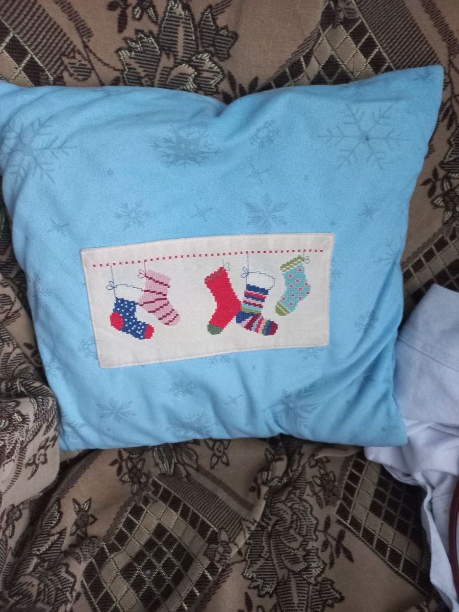 Подушки с вышивкой. Активно ими пользуюсь