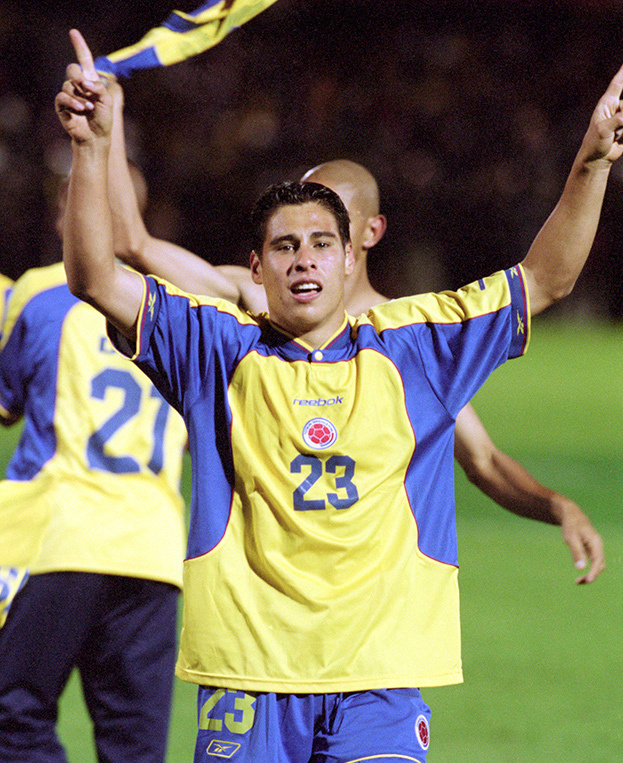    Маурисио Молина радуется победе сборной Колумбии в финале Кубка Америки-2001. Getty Images