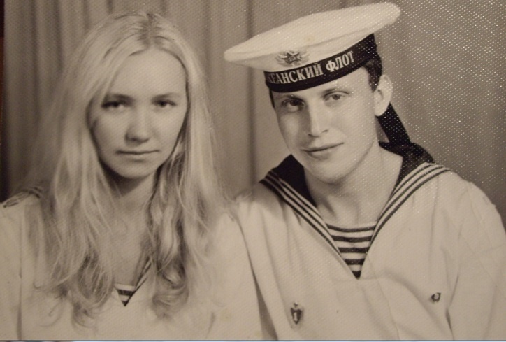 Реттиховка, 24 июля 1974 года. Оба в парадной форме матросов ВМФ (ТОФ)