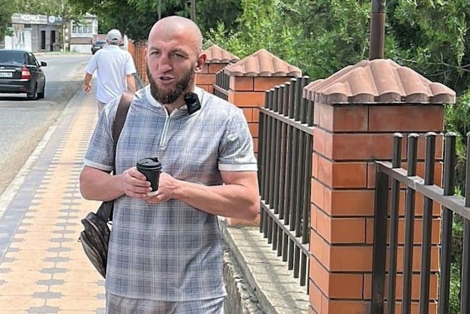    Чемпиона Европы по тайскому боксу Джабара Аскерова возмутили цены и водители в Дагестане. Личная страничка героя публикации в соцсети