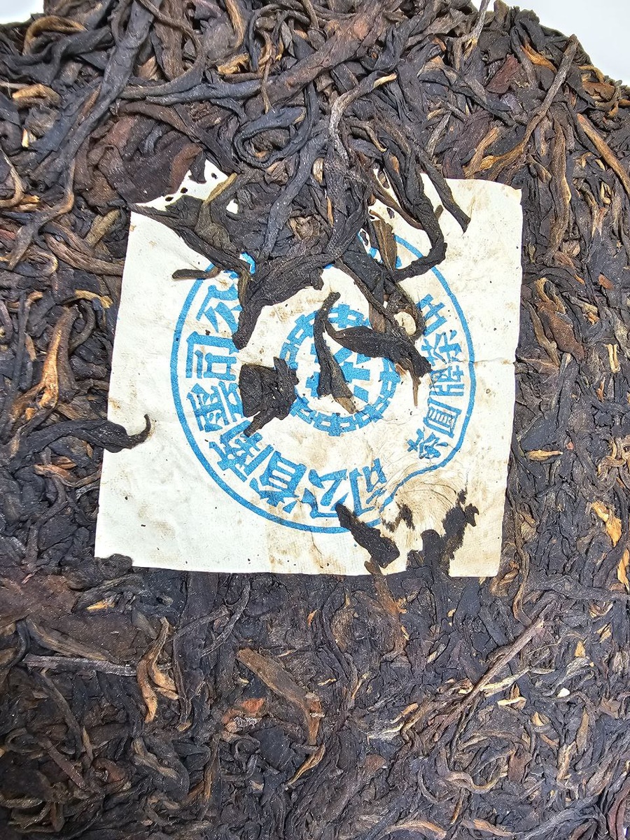 Эксклюзивный чай лао шен пу эр Синяя печать Мэнхай 1992 из ассортимента almaztea.com