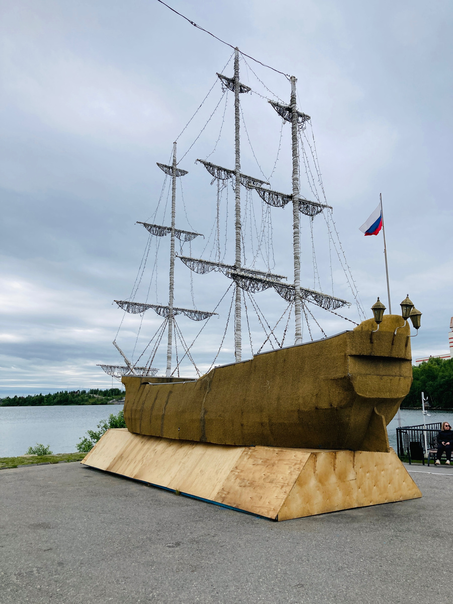 Мурманск. Прогулка по центру:Ж/д вокзал-Морской вокзал-Мемориальный  комплекс Маяк и храм Спас-на-водах-Семеновское озеро-памятник Ждущей |  Путешествия магистров | Дзен