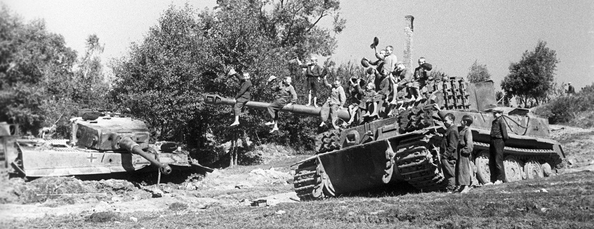    Освобожденная Белоруссия. Подбитые немецкие танки "Тигр", 1944 год / "СБ. Беларусь сегодня"