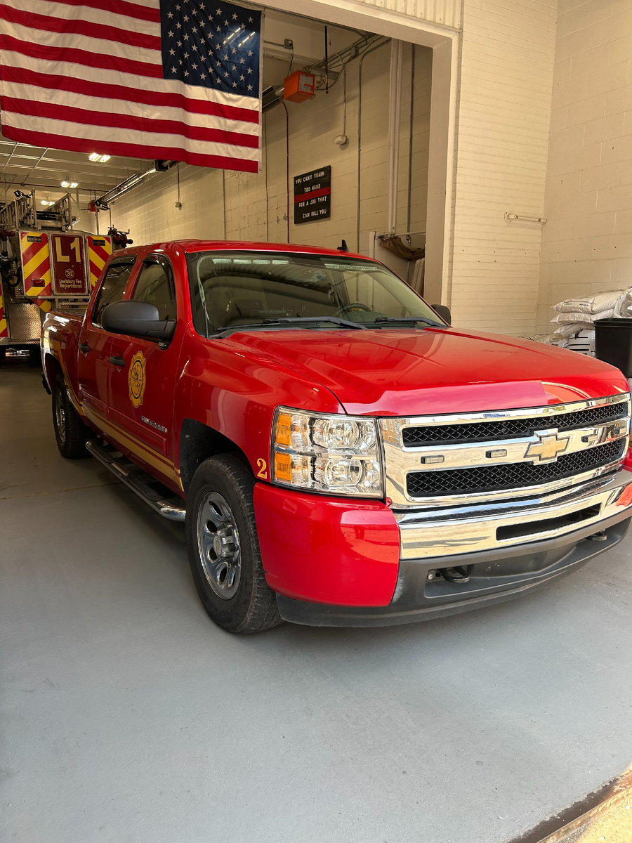 Squad 1 truck. - это по сути автомобиль быстрого реагирования, выезжает на медицинские вызовы, параллельно автомобилю скорой помощи (который едет из другого места) и  на ДТП, экипаж 2 человека.