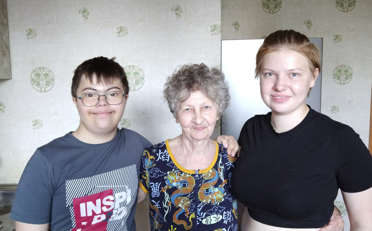 бабушка с внуками