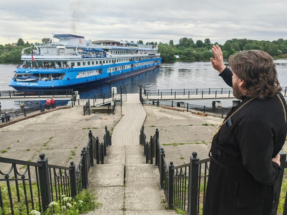    Туристы полны впечатлений — увидели старейший монастырь, побывали в его музее, отведали окрошки и кваса. Юлия АНДРИЕНКО